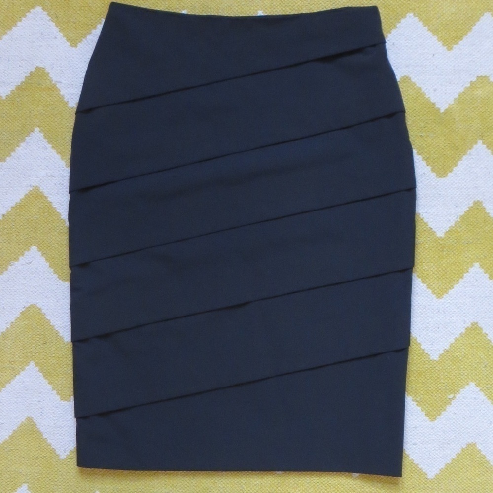 🔴CLEARANCE🔴 Size 2 Fashionista Black Tiered Skirt